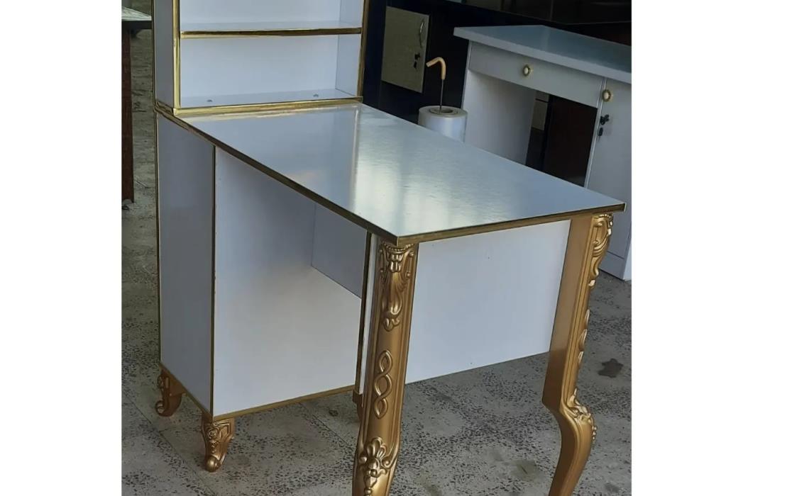 میز کاشت ناخن