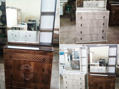 میز آرایش ۴ کشو