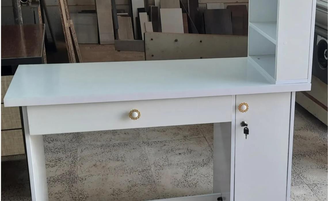 میز کاشت ناخن