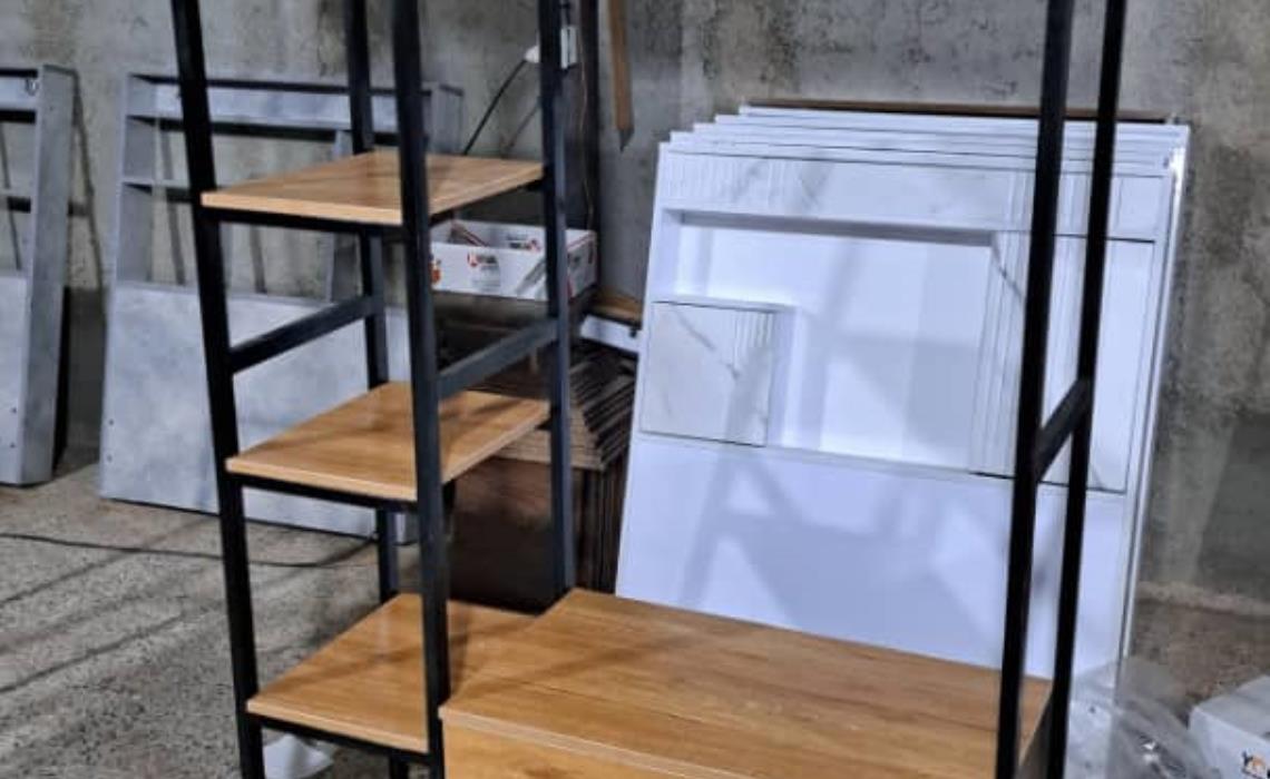توضیحات مربوط به رگال ترکیب چوب و فلز قابل استفاده